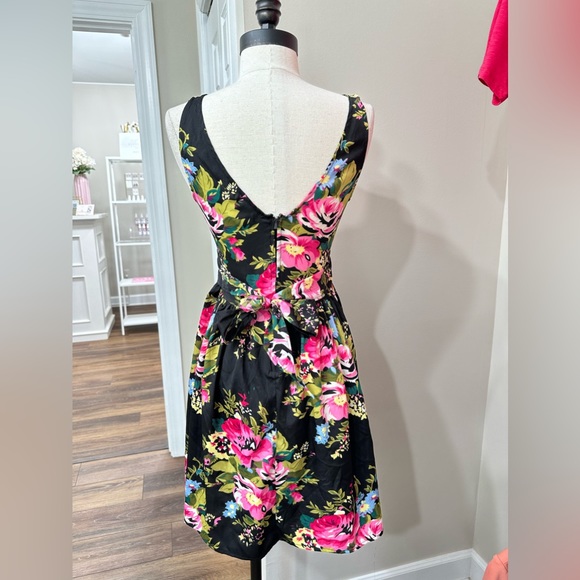 Lightweight Floral Dress - Picture 3 of 6